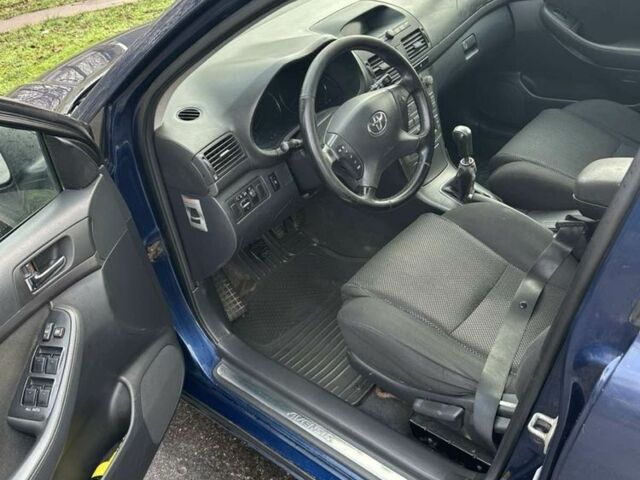 Синій Тойота Авенсіс, об'ємом двигуна 2 л та пробігом 350 тис. км за 2600 $, фото 4 на Automoto.ua