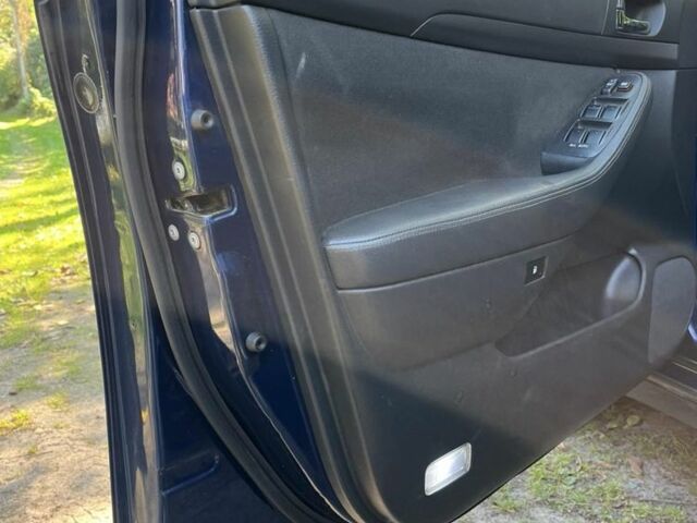 Синий Тойота Авенсис, объемом двигателя 2 л и пробегом 400 тыс. км за 3813 $, фото 5 на Automoto.ua