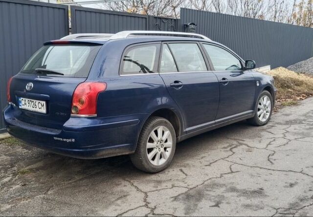 Синий Тойота Авенсис, объемом двигателя 2 л и пробегом 330 тыс. км за 4700 $, фото 1 на Automoto.ua