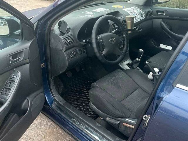 Синий Тойота Авенсис, объемом двигателя 2 л и пробегом 300 тыс. км за 1883 $, фото 3 на Automoto.ua