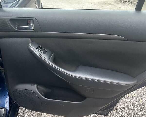 Синий Тойота Авенсис, объемом двигателя 2 л и пробегом 320 тыс. км за 1799 $, фото 8 на Automoto.ua