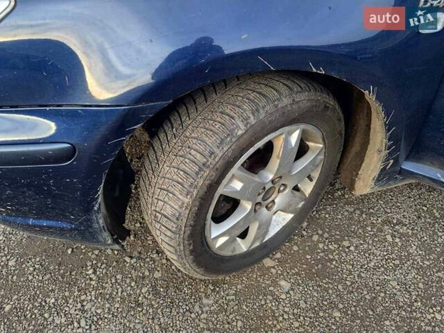 Синий Тойота Авенсис, объемом двигателя 2 л и пробегом 400 тыс. км за 3600 $, фото 3 на Automoto.ua