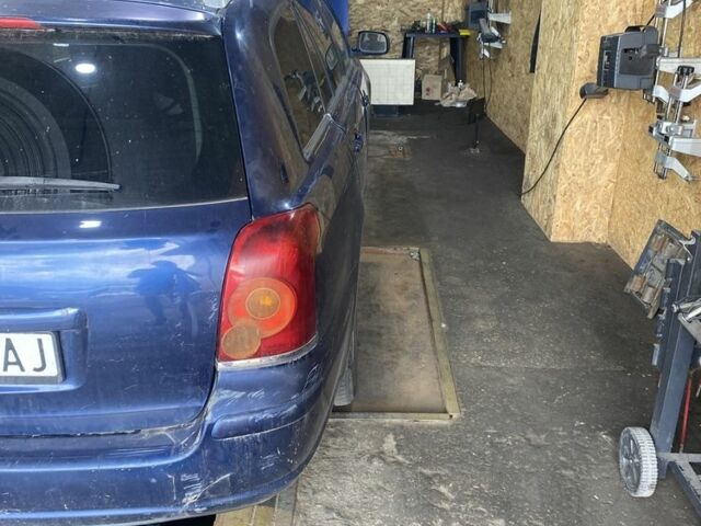 Синий Тойота Авенсис, объемом двигателя 2.2 л и пробегом 37 тыс. км за 2800 $, фото 13 на Automoto.ua