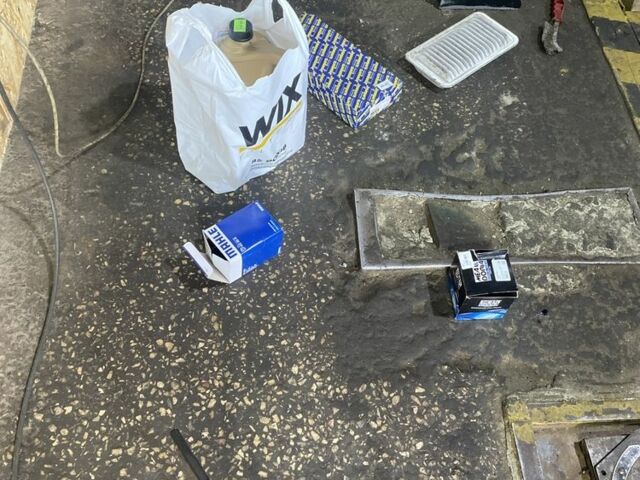 Синий Тойота Авенсис, объемом двигателя 2.2 л и пробегом 37 тыс. км за 2800 $, фото 11 на Automoto.ua