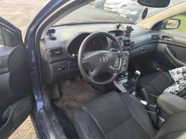 Синий Тойота Авенсис, объемом двигателя 2 л и пробегом 400 тыс. км за 3600 $, фото 5 на Automoto.ua