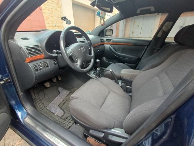 Синій Тойота Авенсіс, об'ємом двигуна 2 л та пробігом 227 тис. км за 7400 $, фото 7 на Automoto.ua