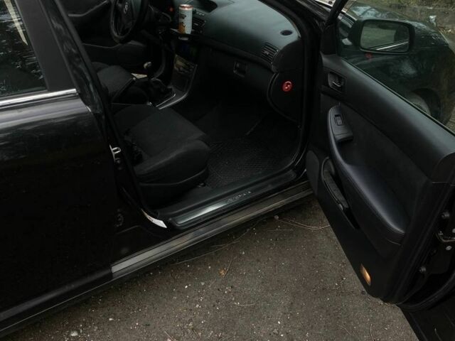 Синий Тойота Авенсис, объемом двигателя 2 л и пробегом 300 тыс. км за 2199 $, фото 4 на Automoto.ua