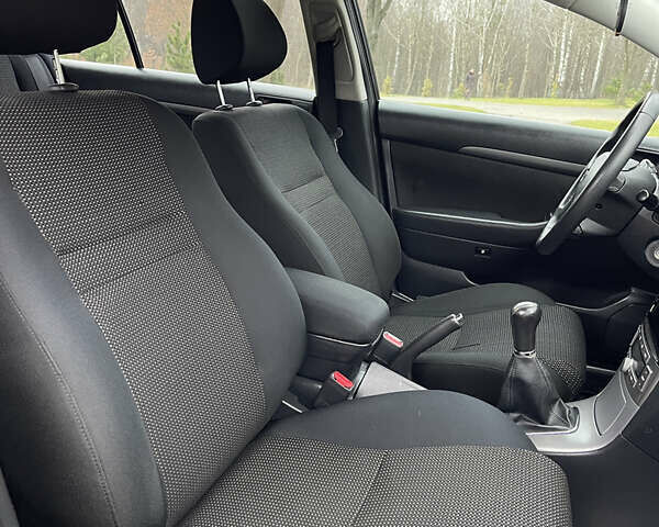 Синій Тойота Авенсіс, об'ємом двигуна 1.8 л та пробігом 217 тис. км за 6800 $, фото 24 на Automoto.ua