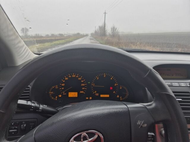 Синий Тойота Авенсис, объемом двигателя 2 л и пробегом 380 тыс. км за 3000 $, фото 2 на Automoto.ua