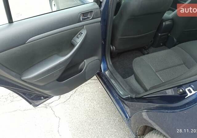 Синий Тойота Авенсис, объемом двигателя 1.8 л и пробегом 250 тыс. км за 6700 $, фото 5 на Automoto.ua