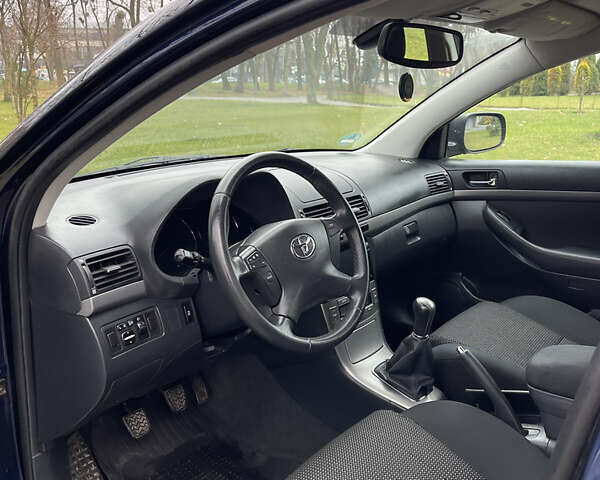 Синій Тойота Авенсіс, об'ємом двигуна 1.8 л та пробігом 217 тис. км за 6800 $, фото 14 на Automoto.ua