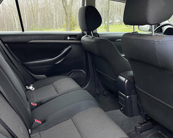 Синій Тойота Авенсіс, об'ємом двигуна 1.8 л та пробігом 217 тис. км за 6800 $, фото 20 на Automoto.ua