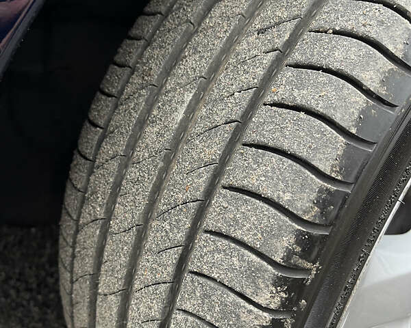 Синій Тойота Авенсіс, об'ємом двигуна 1.8 л та пробігом 217 тис. км за 6800 $, фото 32 на Automoto.ua