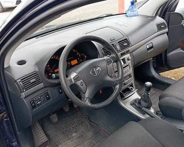 Синий Тойота Авенсис, объемом двигателя 2.2 л и пробегом 385 тыс. км за 6000 $, фото 3 на Automoto.ua