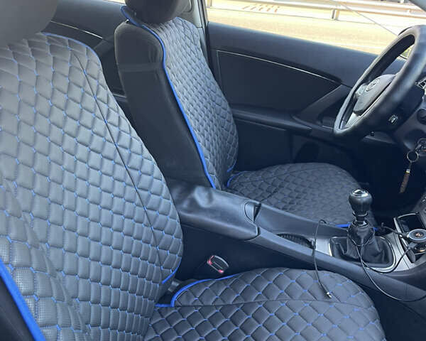 Синий Тойота Авенсис, объемом двигателя 2 л и пробегом 270 тыс. км за 7700 $, фото 4 на Automoto.ua