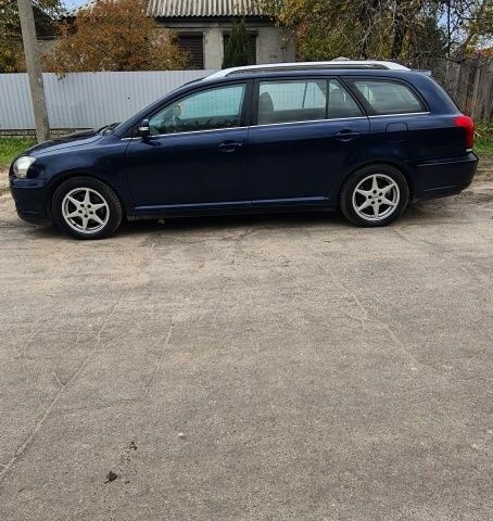 Синий Тойота Авенсис, объемом двигателя 2 л и пробегом 380 тыс. км за 3300 $, фото 2 на Automoto.ua