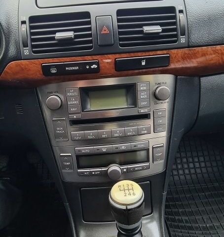 Синий Тойота Авенсис, объемом двигателя 2 л и пробегом 380 тыс. км за 3300 $, фото 10 на Automoto.ua