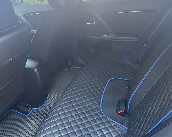 Синий Тойота Авенсис, объемом двигателя 2 л и пробегом 270 тыс. км за 7700 $, фото 6 на Automoto.ua