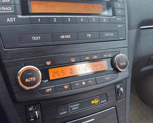 Синий Тойота Авенсис, объемом двигателя 1.99 л и пробегом 209 тыс. км за 9500 $, фото 19 на Automoto.ua