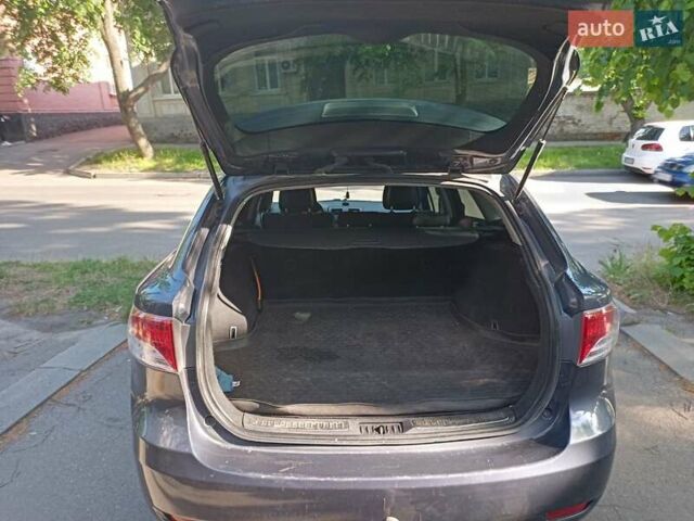 Синий Тойота Авенсис, объемом двигателя 1.6 л и пробегом 278 тыс. км за 8500 $, фото 5 на Automoto.ua