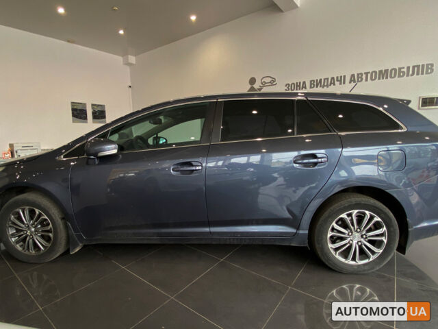 Синий Тойота Авенсис, объемом двигателя 1.8 л и пробегом 201 тыс. км за 9850 $, фото 5 на Automoto.ua