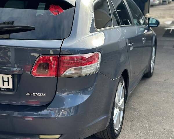 Синий Тойота Авенсис, объемом двигателя 2.23 л и пробегом 261 тыс. км за 10200 $, фото 1 на Automoto.ua