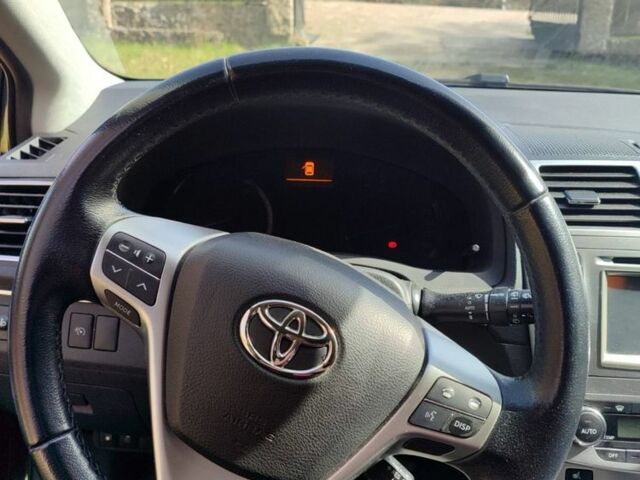 Синий Тойота Авенсис, объемом двигателя 2 л и пробегом 236 тыс. км за 11000 $, фото 3 на Automoto.ua