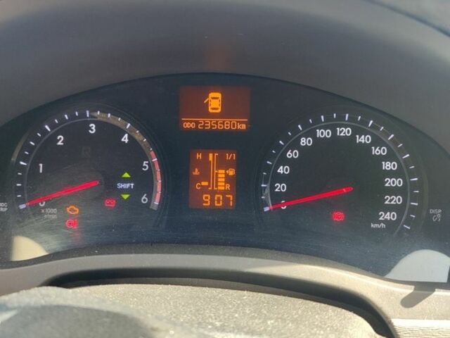 Синий Тойота Авенсис, объемом двигателя 2 л и пробегом 236 тыс. км за 11000 $, фото 5 на Automoto.ua