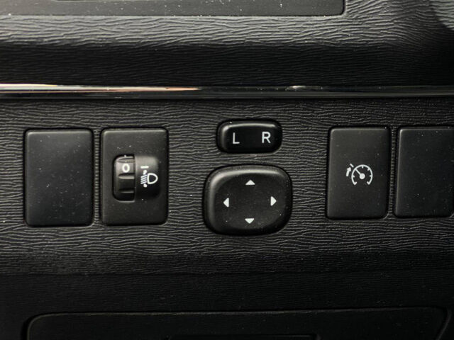 Синий Тойота Авенсис, объемом двигателя 2 л и пробегом 333 тыс. км за 11000 $, фото 8 на Automoto.ua