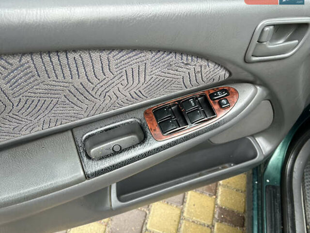 Зеленый Тойота Авенсис, объемом двигателя 1.8 л и пробегом 426 тыс. км за 3800 $, фото 12 на Automoto.ua