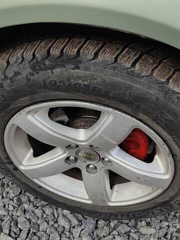 Зеленый Тойота Авенсис, объемом двигателя 1.8 л и пробегом 310 тыс. км за 3200 $, фото 4 на Automoto.ua