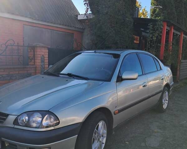 Зеленый Тойота Авенсис, объемом двигателя 1.8 л и пробегом 240 тыс. км за 4200 $, фото 2 на Automoto.ua