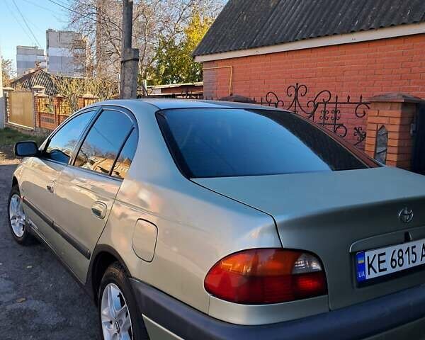 Зеленый Тойота Авенсис, объемом двигателя 1.8 л и пробегом 240 тыс. км за 4200 $, фото 6 на Automoto.ua