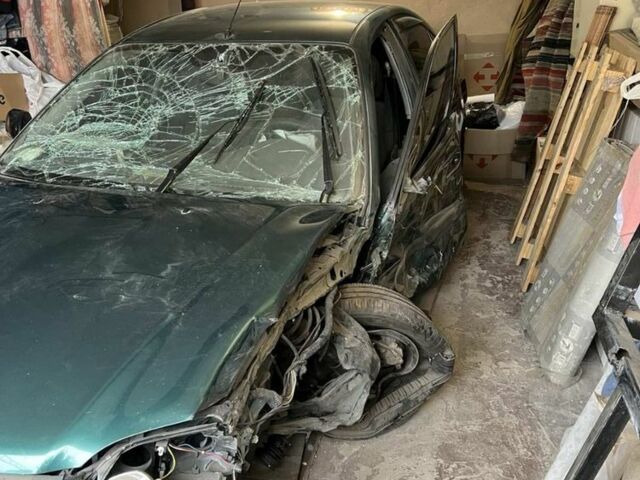 Зелений Тойота Авенсіс, об'ємом двигуна 0 л та пробігом 200 тис. км за 1200 $, фото 1 на Automoto.ua