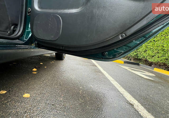 Зеленый Тойота Авенсис, объемом двигателя 2 л и пробегом 306 тыс. км за 4300 $, фото 16 на Automoto.ua