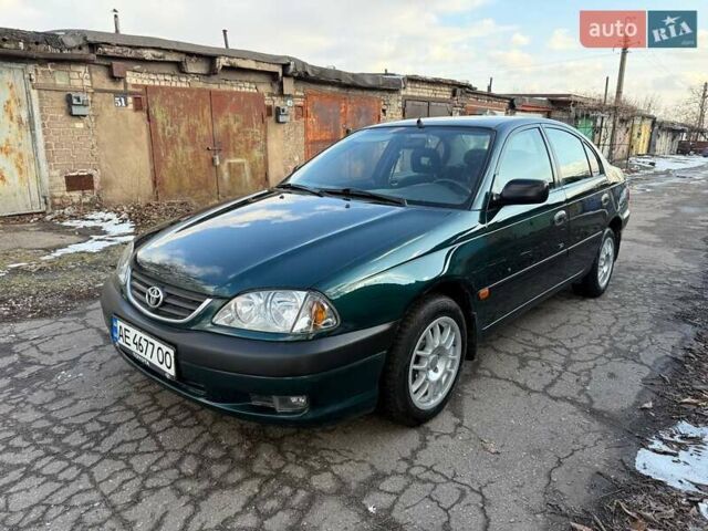 Зеленый Тойота Авенсис, объемом двигателя 1.8 л и пробегом 297 тыс. км за 3800 $, фото 1 на Automoto.ua