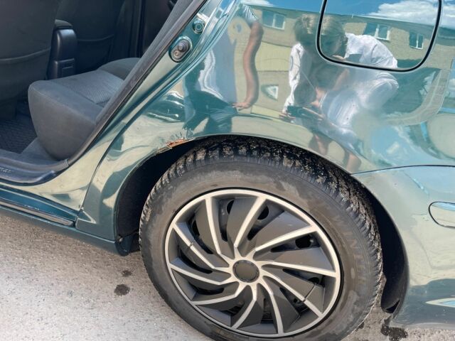 Зеленый Тойота Авенсис, объемом двигателя 2 л и пробегом 300 тыс. км за 4200 $, фото 11 на Automoto.ua