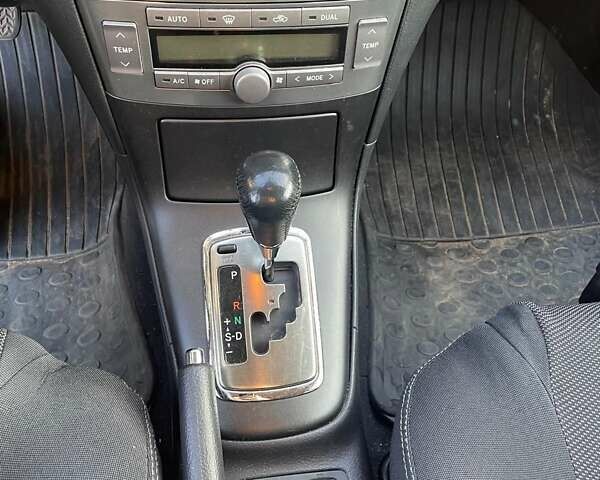 Зеленый Тойота Авенсис, объемом двигателя 2 л и пробегом 183 тыс. км за 5500 $, фото 7 на Automoto.ua