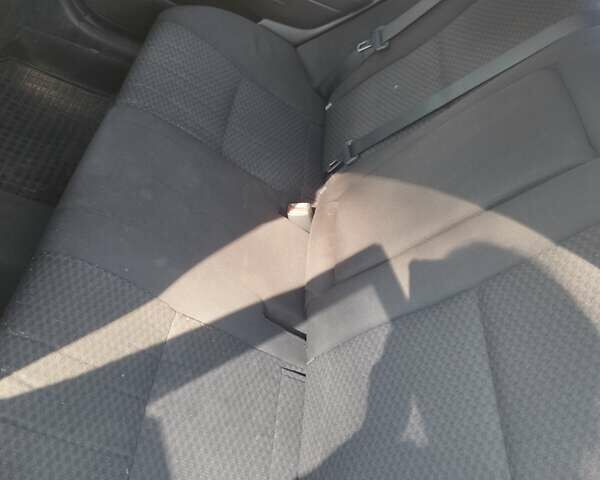 Зеленый Тойота Авенсис, объемом двигателя 2 л и пробегом 233 тыс. км за 4900 $, фото 1 на Automoto.ua