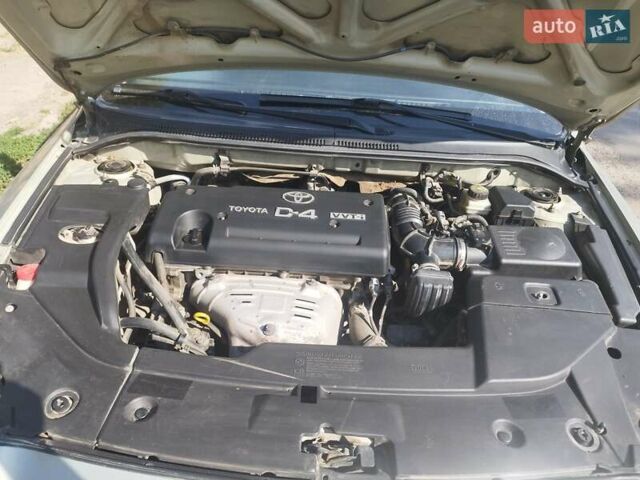 Зеленый Тойота Авенсис, объемом двигателя 2 л и пробегом 233 тыс. км за 4900 $, фото 9 на Automoto.ua