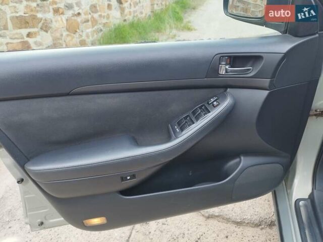 Зеленый Тойота Авенсис, объемом двигателя 2 л и пробегом 233 тыс. км за 4900 $, фото 2 на Automoto.ua