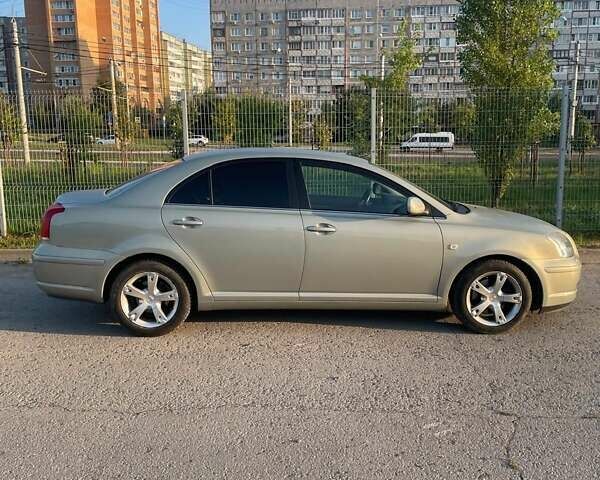 Зеленый Тойота Авенсис, объемом двигателя 2 л и пробегом 183 тыс. км за 5500 $, фото 3 на Automoto.ua