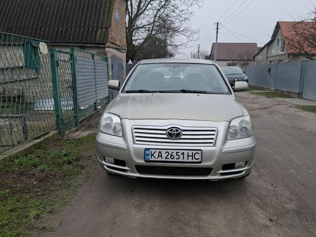 Зеленый Тойота Авенсис, объемом двигателя 1.8 л и пробегом 320 тыс. км за 4500 $, фото 1 на Automoto.ua