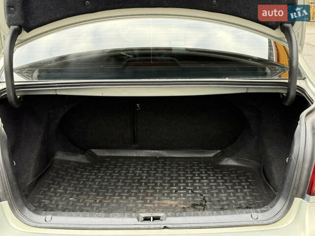 Зеленый Тойота Авенсис, объемом двигателя 1.8 л и пробегом 285 тыс. км за 5999 $, фото 11 на Automoto.ua