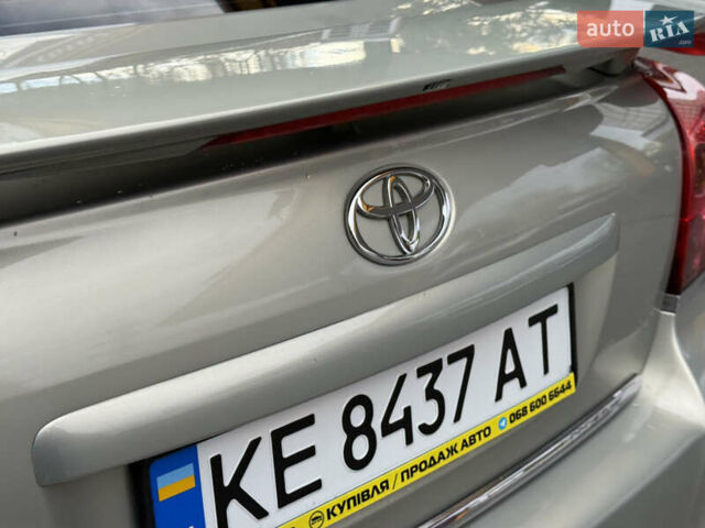 Зеленый Тойота Авенсис, объемом двигателя 1.8 л и пробегом 285 тыс. км за 5999 $, фото 26 на Automoto.ua