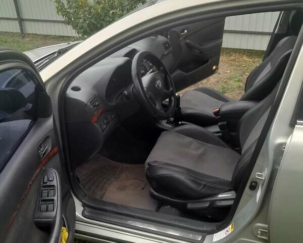 Зеленый Тойота Авенсис, объемом двигателя 1.76 л и пробегом 266 тыс. км за 5000 $, фото 12 на Automoto.ua