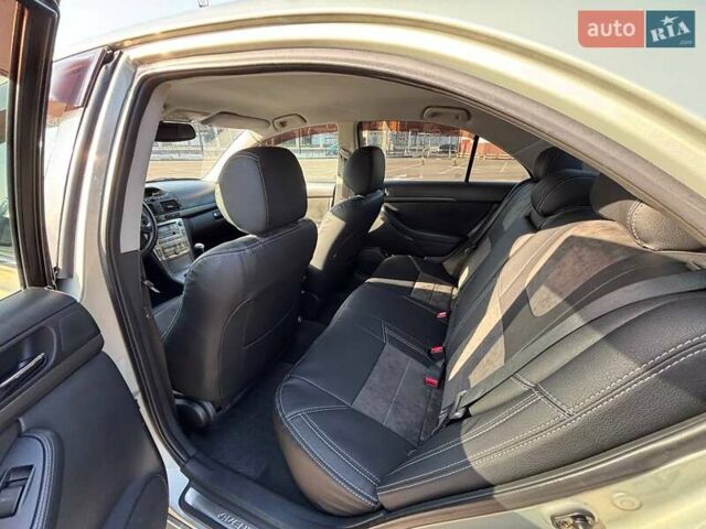 Зеленый Тойота Авенсис, объемом двигателя 1.8 л и пробегом 254 тыс. км за 5500 $, фото 13 на Automoto.ua