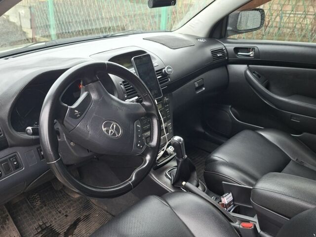 Зеленый Тойота Авенсис, объемом двигателя 1.8 л и пробегом 320 тыс. км за 4500 $, фото 7 на Automoto.ua