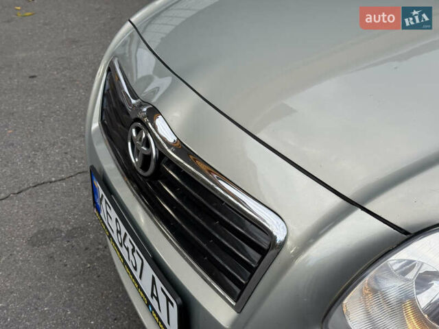 Зеленый Тойота Авенсис, объемом двигателя 1.8 л и пробегом 285 тыс. км за 5999 $, фото 16 на Automoto.ua