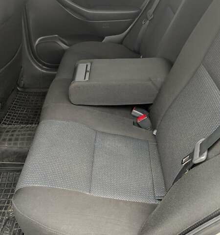 Зеленый Тойота Авенсис, объемом двигателя 1.79 л и пробегом 213 тыс. км за 6300 $, фото 12 на Automoto.ua